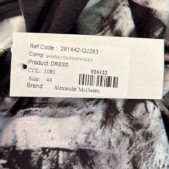 Alexander McQueen - Picture 6 of 7